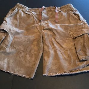 Arizona men’s size 40 shorts